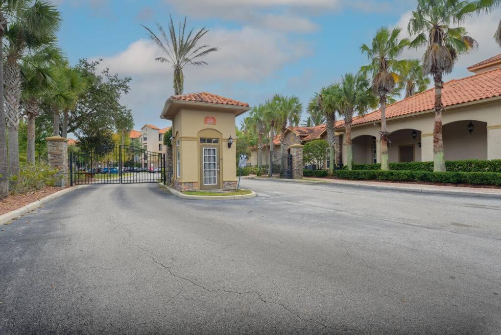 3 Bedroom In Tuscana , 15