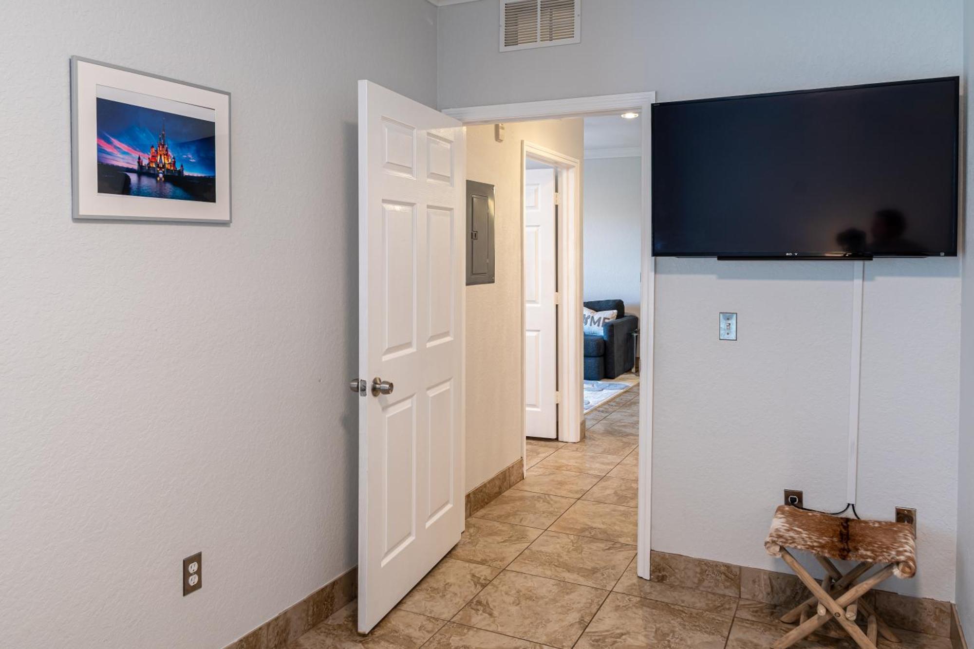 3 Bedroom In Tuscana , 15