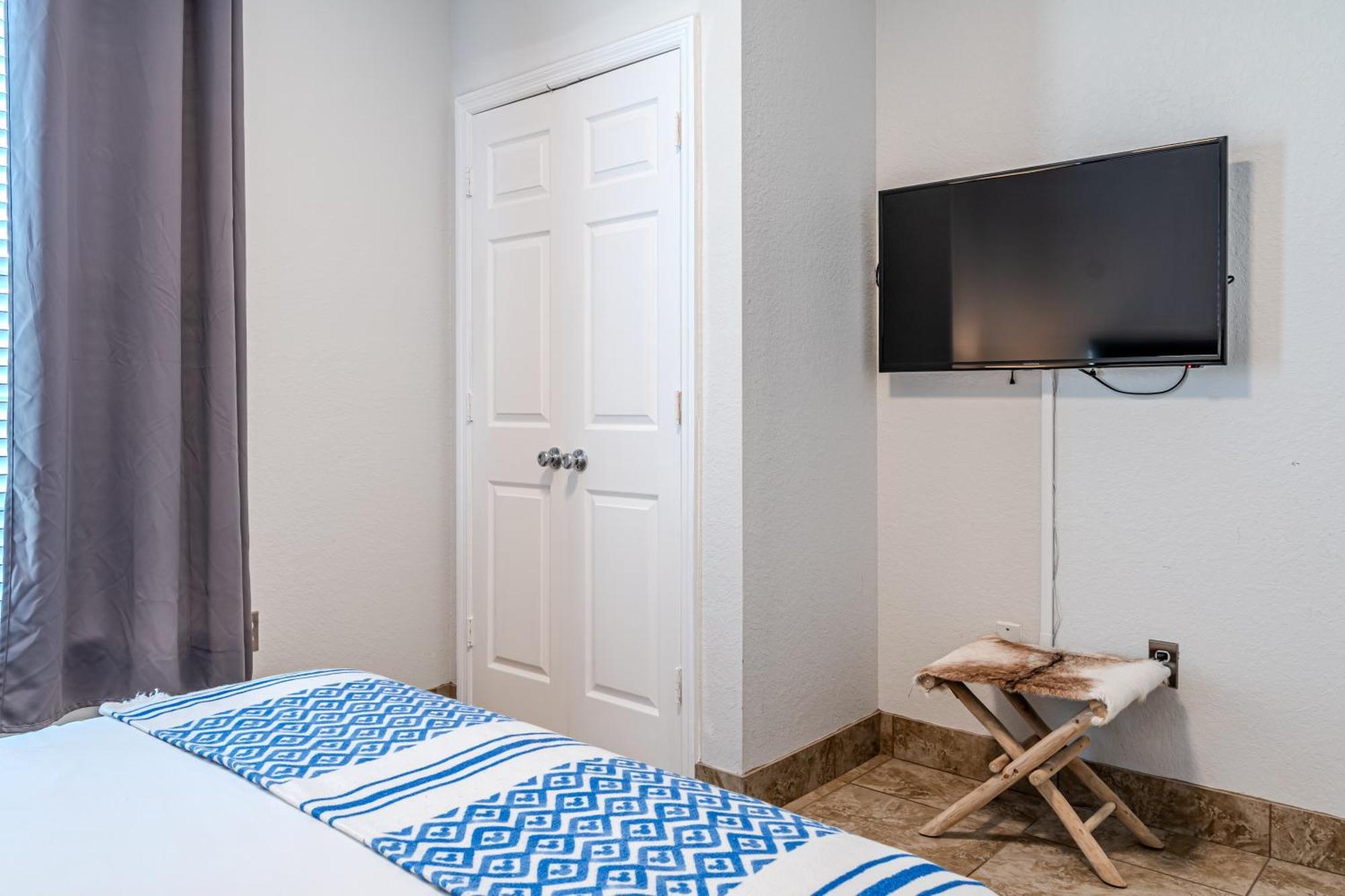 3 Bedroom In Tuscana , 15